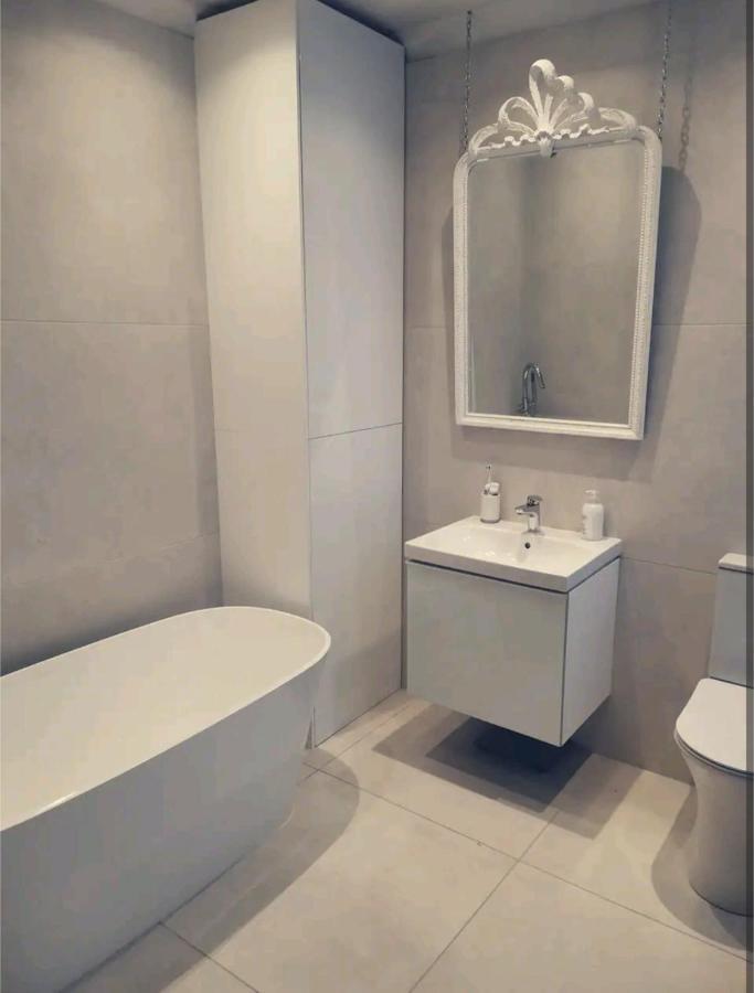 One The Mews Appartement Glasgow Buitenkant foto